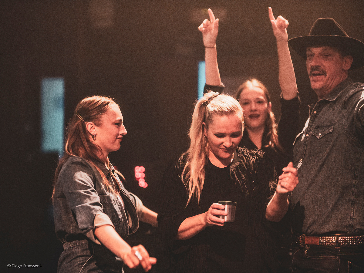 VAN DEN BEGIN zingt REYMER